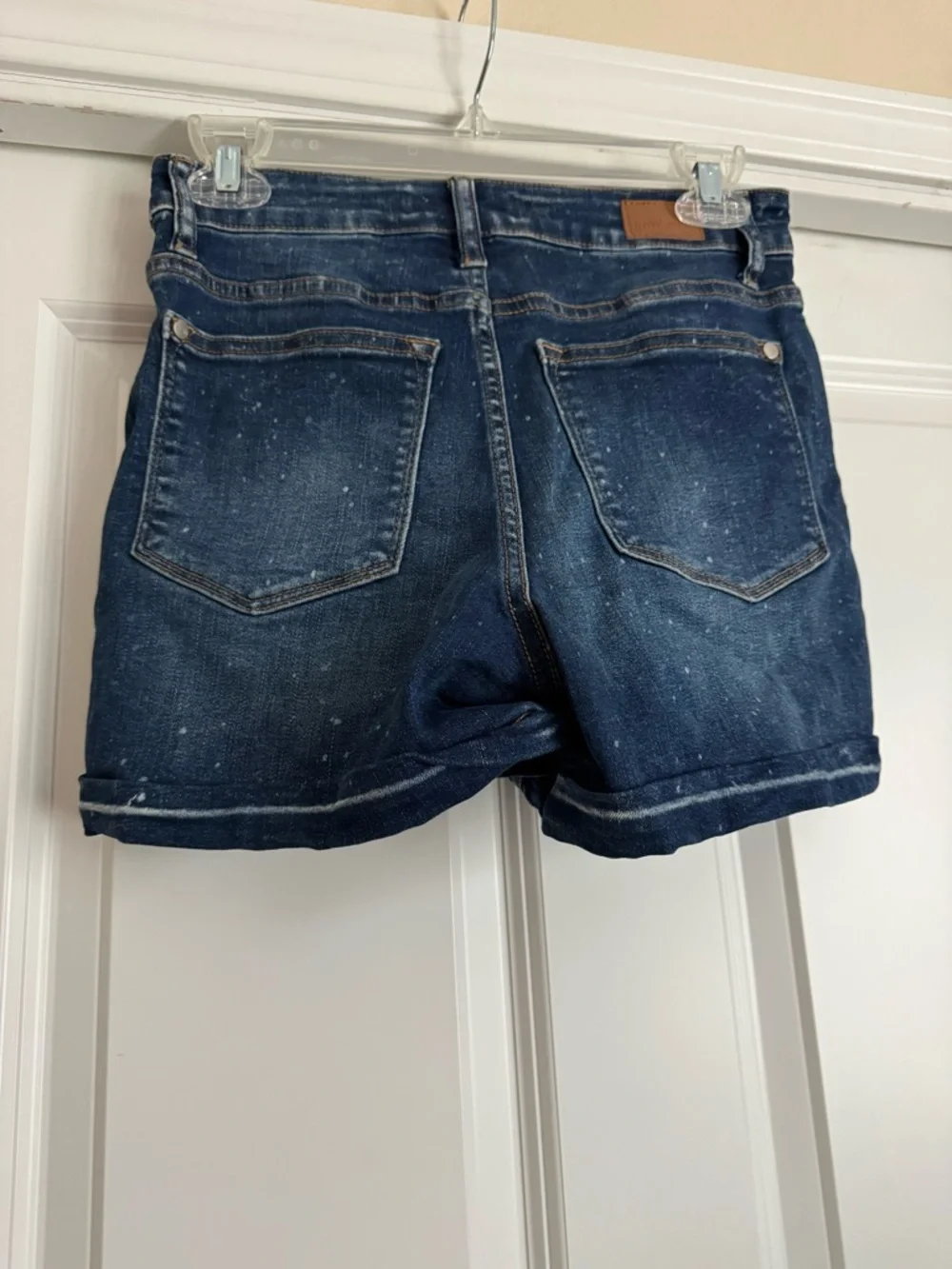 Judy Blue Small Dark Wash Sprinkled Acid Washed Denim Blue Jean Shorts JB150081 - Picture 2 of 6
